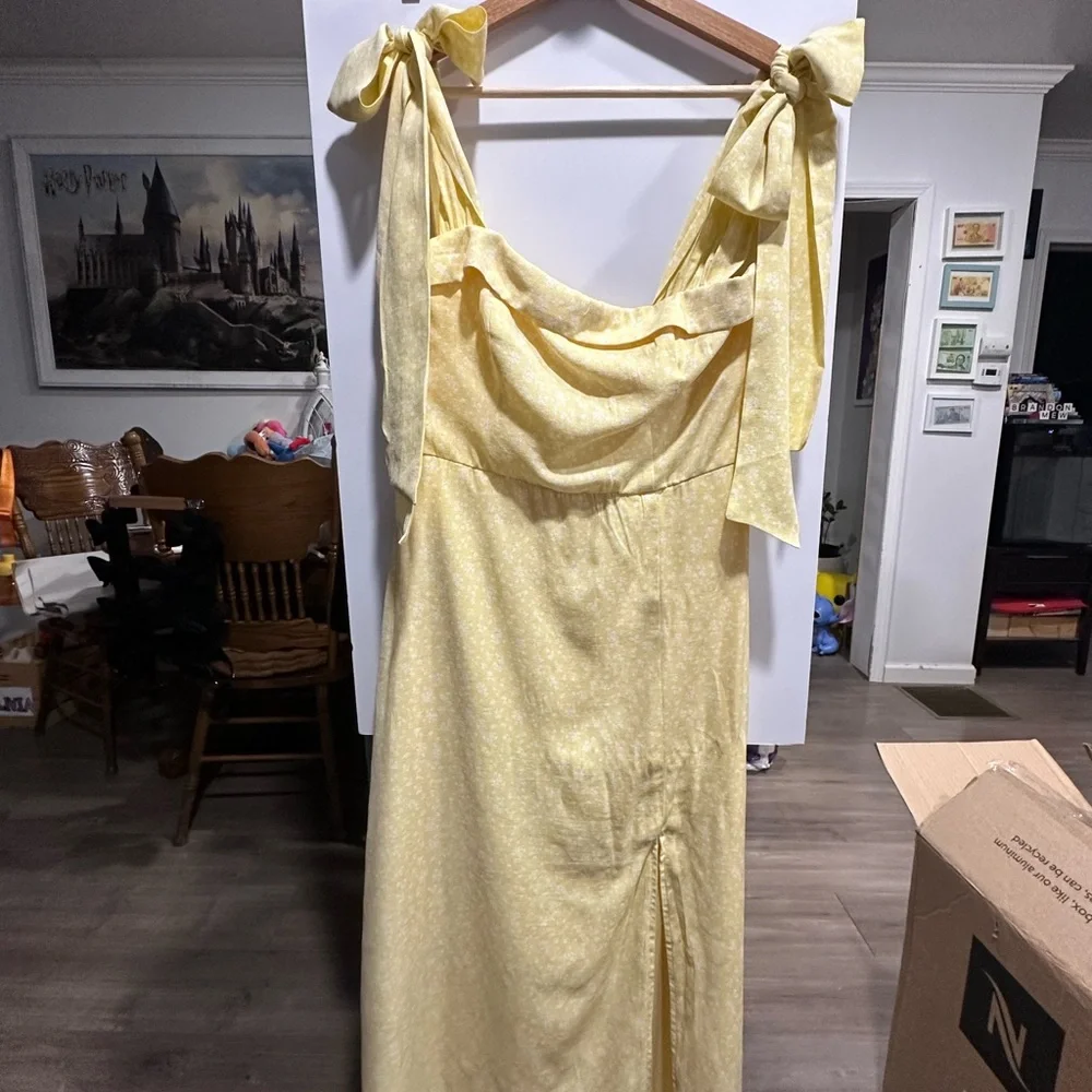 Trixxi Sunny Yellow Midi Dress - Picture 4 of 11